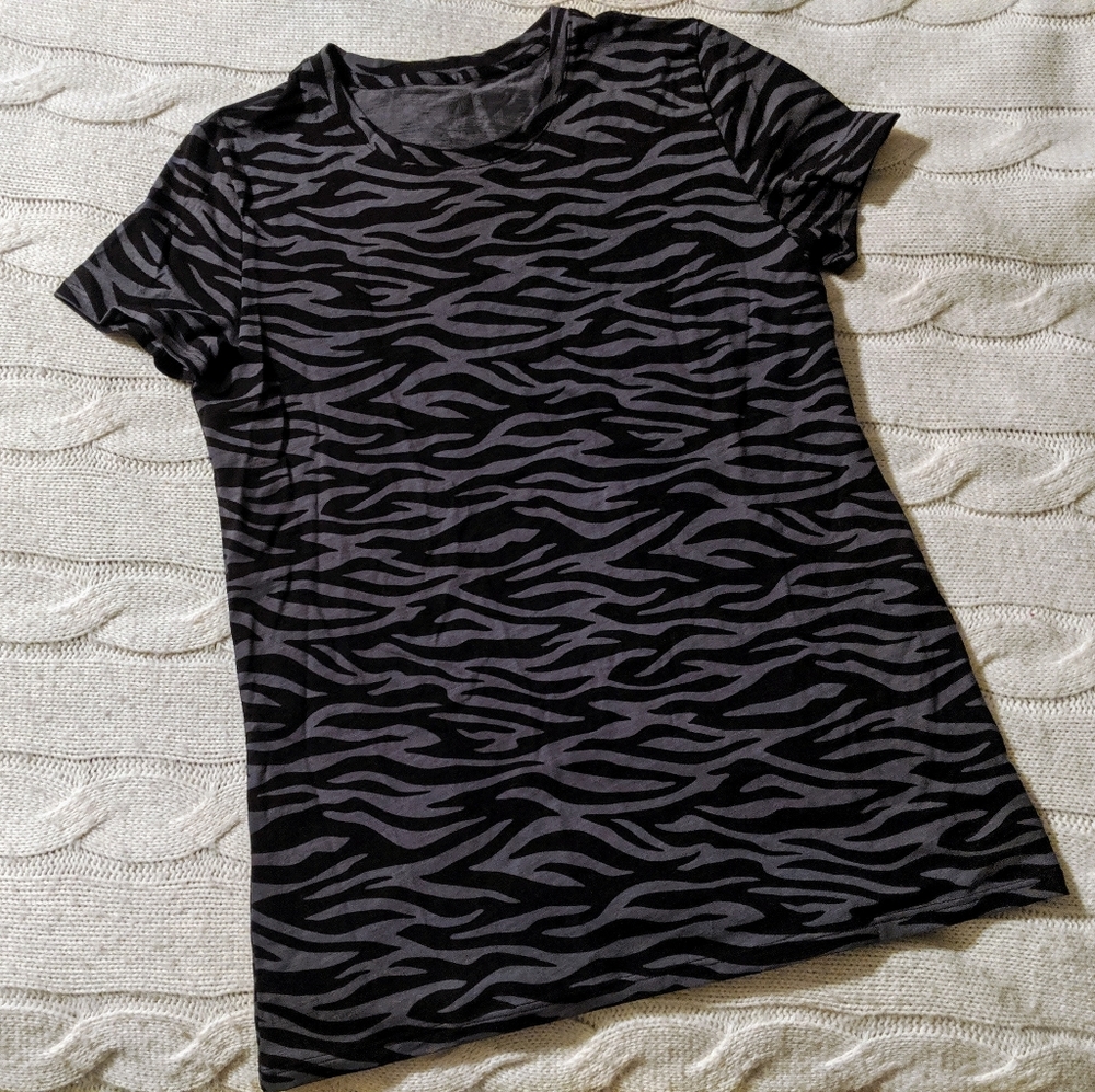🆕 VS💗PINK basic allover animal print tee